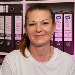 Linda – vyřizuje výměny a reklamace
