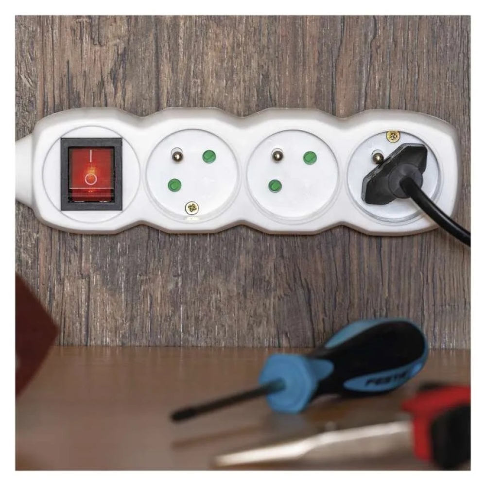 Hosszabbító kábel 2 m / 3 aljzat / kapcsolóval / fehér / PVC / 1 mm2